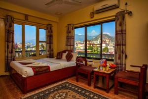 A bed or beds in a room at Hotel Grand Holiday