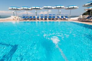 Bazén v ubytování Hotel Bagnitiello nebo v jeho okolí