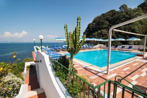Bazén v ubytování Hotel Bagnitiello nebo v jeho okolí