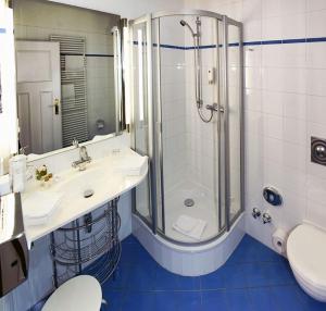 Koupelna v ubytování Hotel Villa Viktoria Luise + 28 fotografií