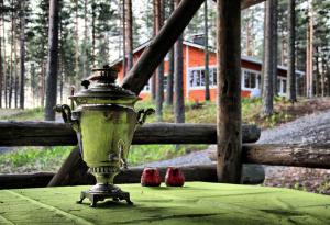 a fire hydrant sitting on a table with two red balls at Kultajärvi Holiday Home in Rastinniemi