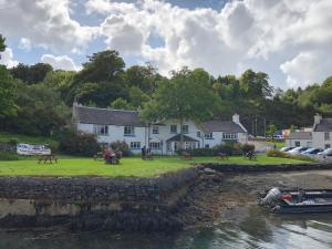 Gallery image of Port Askaig Hotel in Port Askaig