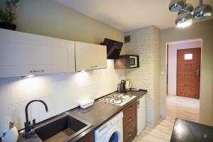 Kuchyňa alebo kuchynka v ubytovaní APARTAMENT IZABEL + 4 fotografie