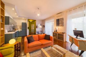 Cucina o angolo cottura di Naima Sea View Design Apartment By HouseinNaples