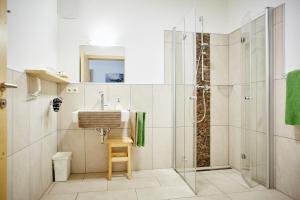 A bathroom at Schmankerl und Gast