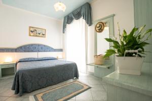 Postel nebo postele na pokoji v ubytování Hotel Elpiro
