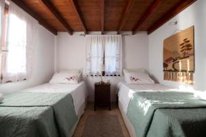 A bed or beds in a room at Secret Paradise Beach Villa