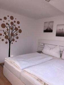 Posteľ alebo postele v izbe v ubytovaní Apartment zur Schmiede - by myNests