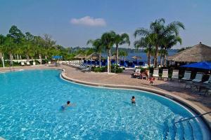 בריכת השחייה שנמצאת ב-Bahama Bay, Davenport, Florida Oversize 2 Br condo או באזור