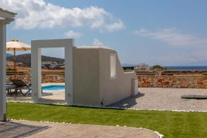 Bazén v ubytovaní Sun and Moon Villas alebo v jeho blízkosti
