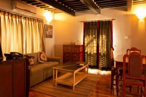 Shaligram Hotel & Spa的休息区