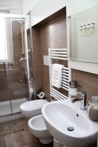 Bilik mandi di Casa Vacanze Civico 32 +22 gambar