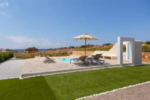 Bazén v ubytovaní Sun and Moon Villas alebo v jeho blízkosti