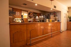 a kitchen with a bar in a room at American Inn Hotel & Suites Parral in Hidalgo del Parral