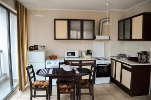 Küche/Küchenzeile in der Unterkunft Ivanovi Apartments