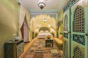 Postel nebo postele na pokoji v ubytování Riad Tahyra