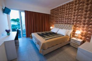 Postel nebo postele na pokoji v ubytování Hotel Kalithea