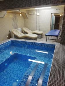 Bazén v ubytování Heat Complex Family Hotel nebo v jeho okolí