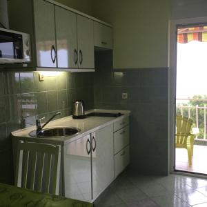 Kuchyňa alebo kuchynka v ubytovaní Apartments Žgogo