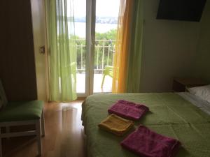 Posteľ alebo postele v izbe v ubytovaní Apartments Žgogo
