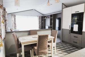 Kuchyň nebo kuchyňský kout v ubytování Atlas Ovation Lodge