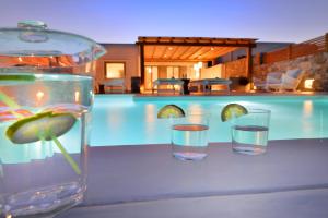 Bazén v ubytování Villa Kimothoe by Thalassa Residence Mykonos nebo v jeho okolí
