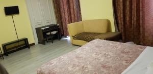 A television and/or entertainment centre at Hotel Vinzaglio