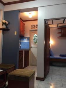 Kuchyň nebo kuchyňský kout v ubytování Las Pinas Serviced Apartment