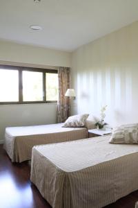 A bed or beds in a room at Hotel Escuela Madrid