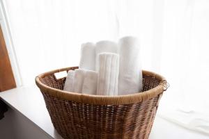 a basket filled with white towels on a counter at Beach Side Inn Shirahama in Shimoda