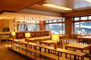 Oushuku Onsen Choeikan tesisinde bir restoran veya yemek mekanı