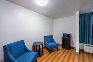 Posezení v ubytování Motel 6-Irving, TX - Irving DFW Airport East