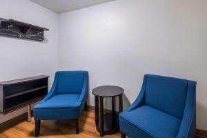 Posezení v ubytování Motel 6-Irving, TX - Irving DFW Airport East