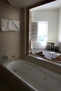 Phòng tắm tại Stradbroke Island Beach Hotel