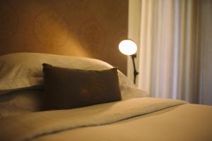 Eighth Bastion Fort Kochi - A CGH Earth Experience房間的床
