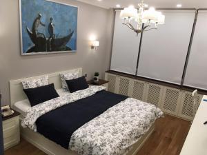 Postel nebo postele na pokoji v ubytování A luxury apartment with patio and BBQ