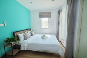 Ένα ή περισσότερα κρεβάτια σε δωμάτιο στο Living at Sphere Family room