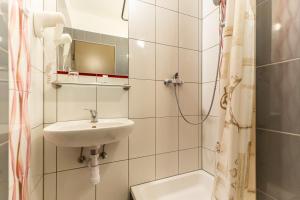 Łazienka w obiekcie Hotel New Skanpol