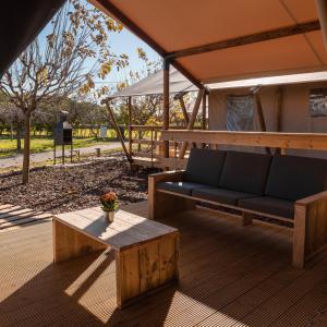 HolaCamp Sitges Garrofer的休息区