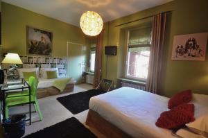 Letto o letti in una camera di Hôtel Vauban