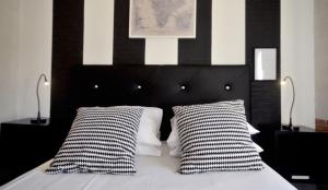 Letto o letti in una camera di Hôtel Vauban
