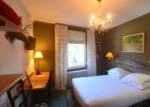 Letto o letti in una camera di Hôtel Vauban