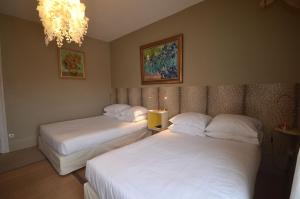 Letto o letti in una camera di Hôtel Vauban