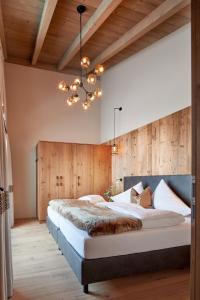 Tempat tidur dalam kamar di Berglodge Grossarl