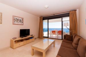 A television and/or entertainment centre at Carlota Calaceite Paradise