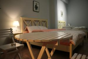 Postel nebo postele na pokoji v ubytování 97Rock bookstore Hostel