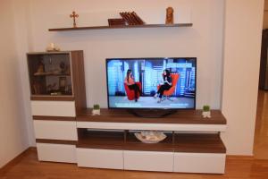 TV i/ili multimedijalni sistem u objektu Apartment Time out