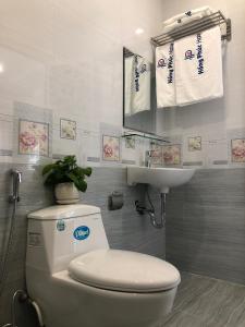 Phòng tắm tại Khách Sạn Hồng Phúc
