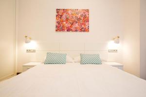 Posteľ alebo postele v izbe v ubytovaní Apartamentos San Marcial 28