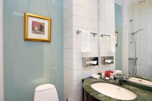 Koupelna v ubytování Elite Plaza Hotel